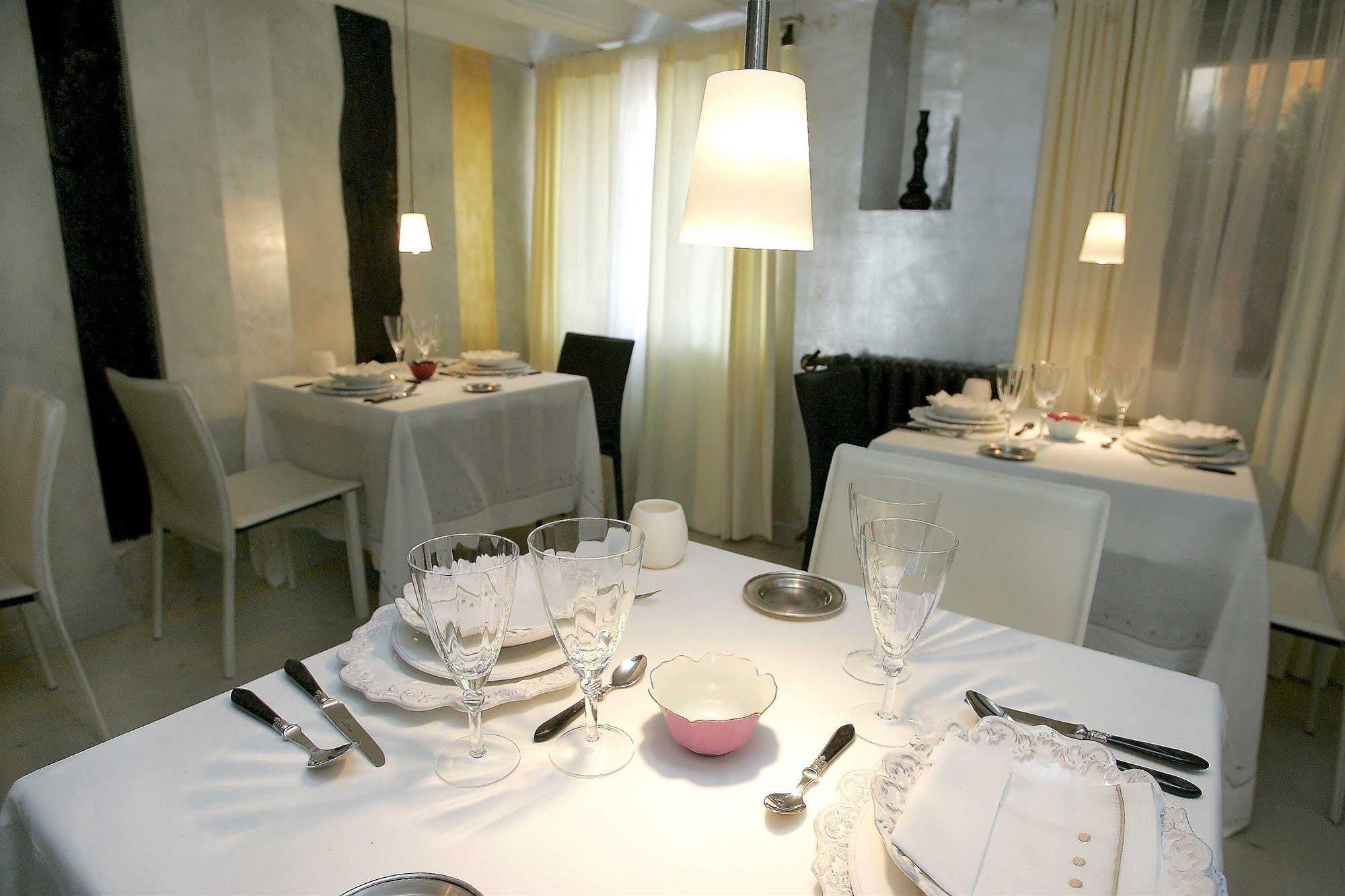 Hotel Boutique Valle De Oca Villanasur Rio De Oca ภายนอก รูปภาพ