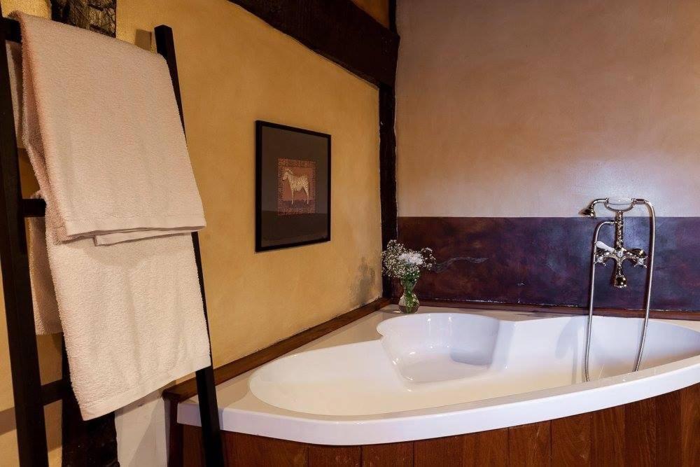 Hotel Boutique Valle De Oca Villanasur Rio De Oca ภายนอก รูปภาพ